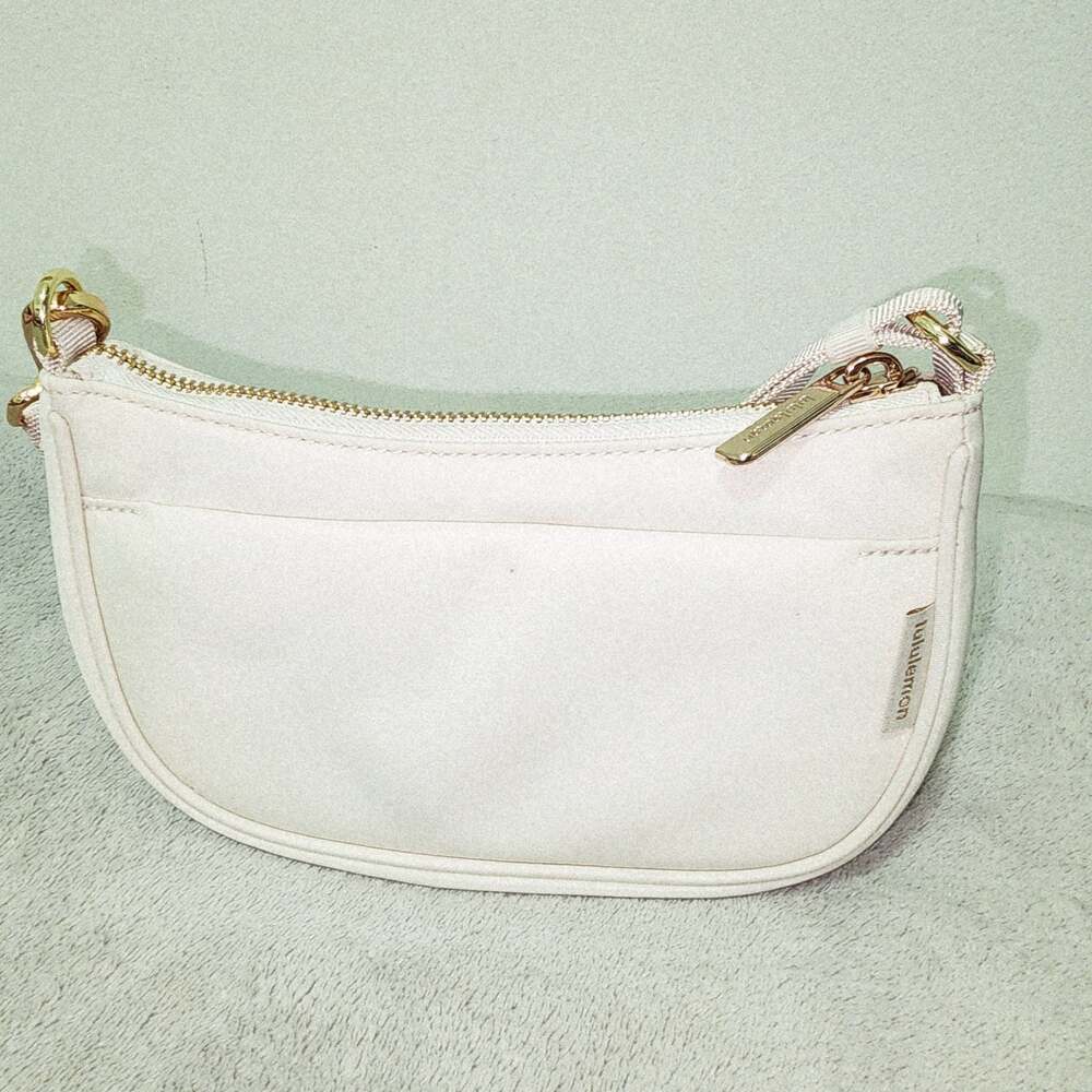 Lululemon City Essentials Mini Shoulder Bag 1L - Picture 5 of 10